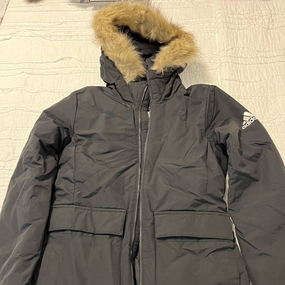 New with tags super comfy and cute Adidas women’s jacket.